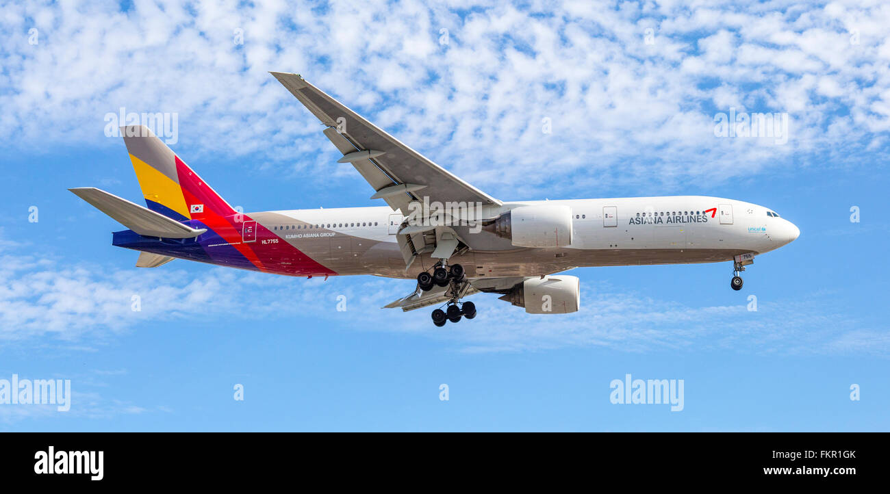 Asiana Airlines Südkorea Flugzeug Landung am Flughafen London Heathrow Stockfoto