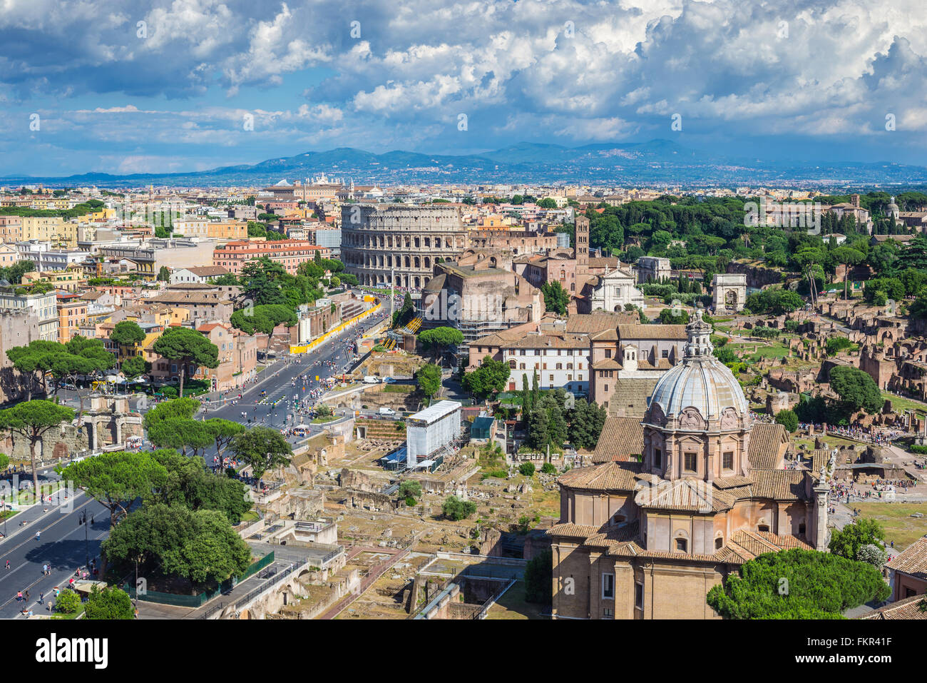 Skyline von Rom und Kolosseum, Rom, Italien Stockfoto