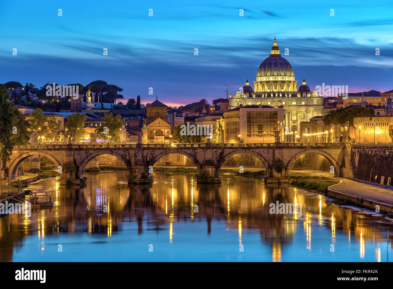 St. Peter Basilika bei Sonnenuntergang, Rom, Italien Stockfoto