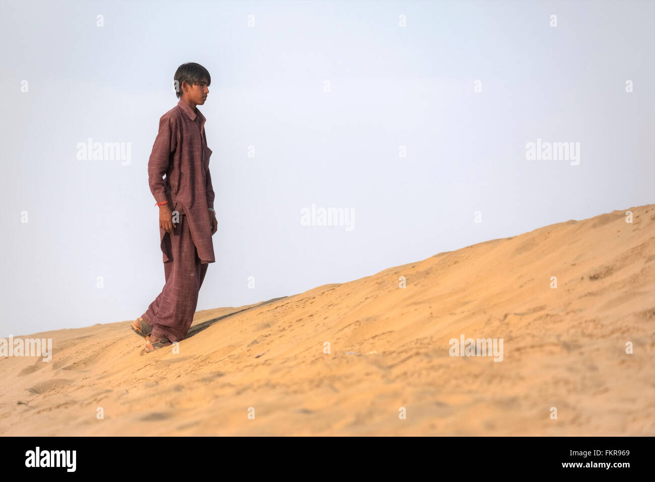 Nomadische junge in der Thar-Wüste, Rajasthan, Indien Stockfoto