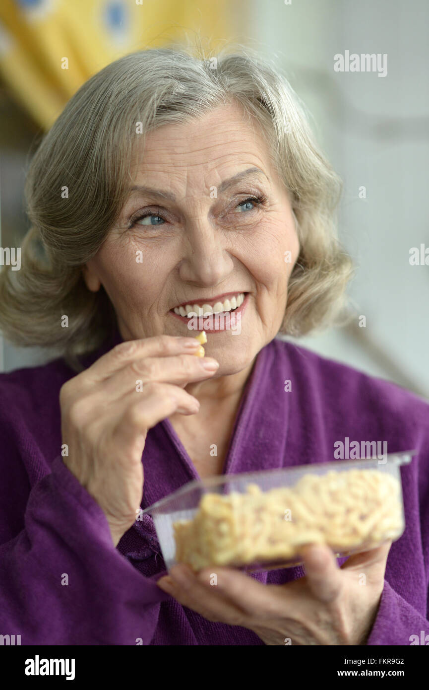 Nahaufnahme von einer älteren Frau Stockfoto