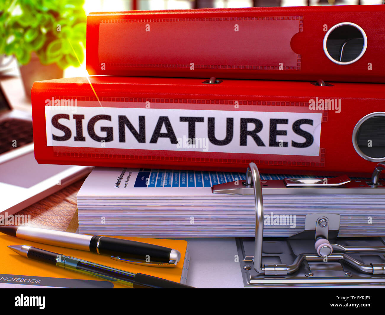 Roter Ring-Binder mit Inschrift Signaturen. Stockfoto