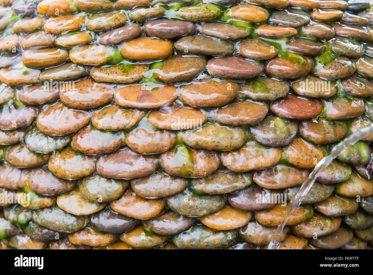 verwischen Sie Bewegung Glas Brunnen im Garten, Oberfläche für blackground Stockfoto