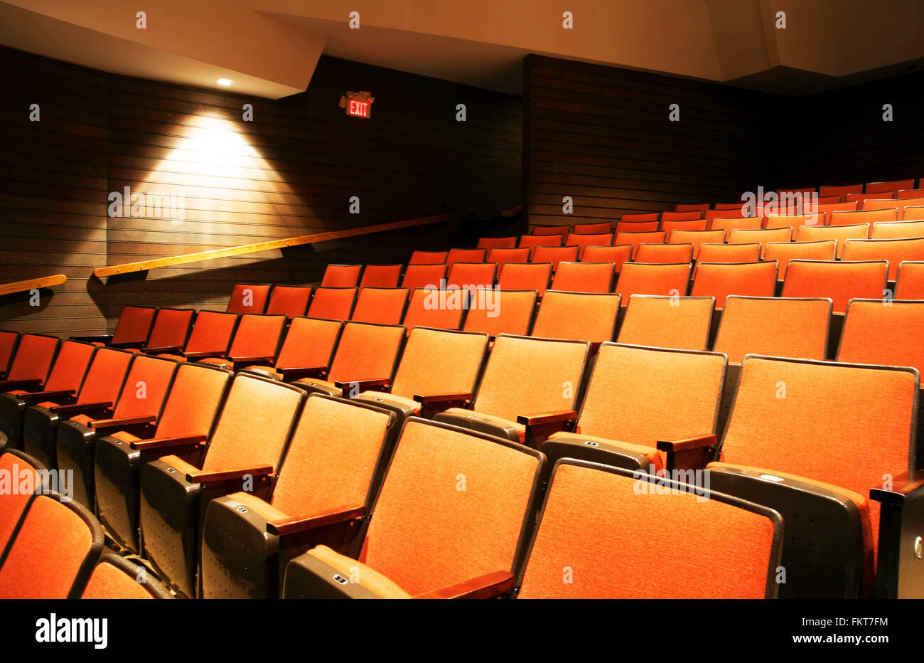 Leere Stühle in Kino Stockfoto