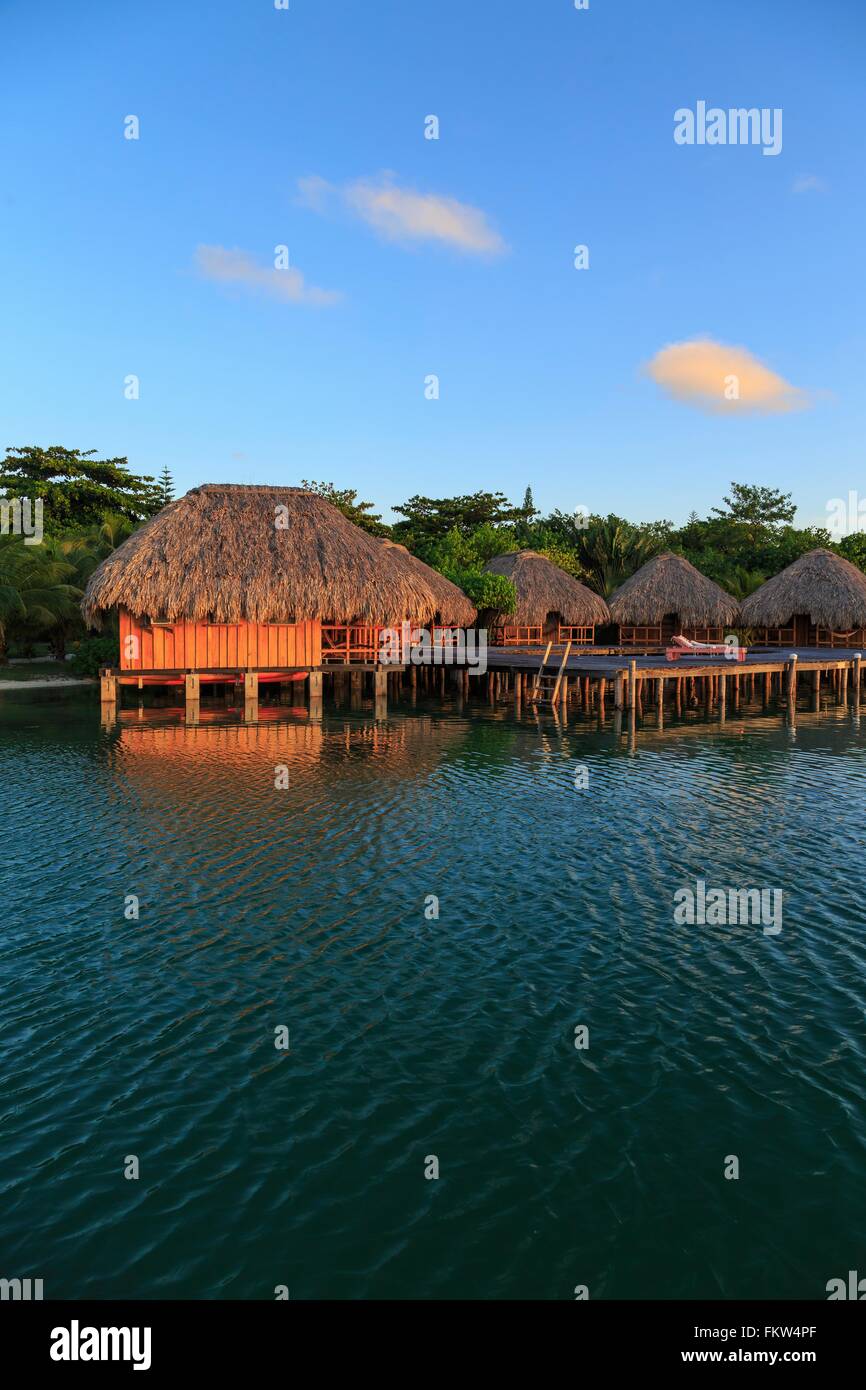 Am Wasser Chalets, St. Georges Caye, Belize, Mittelamerika Stockfoto