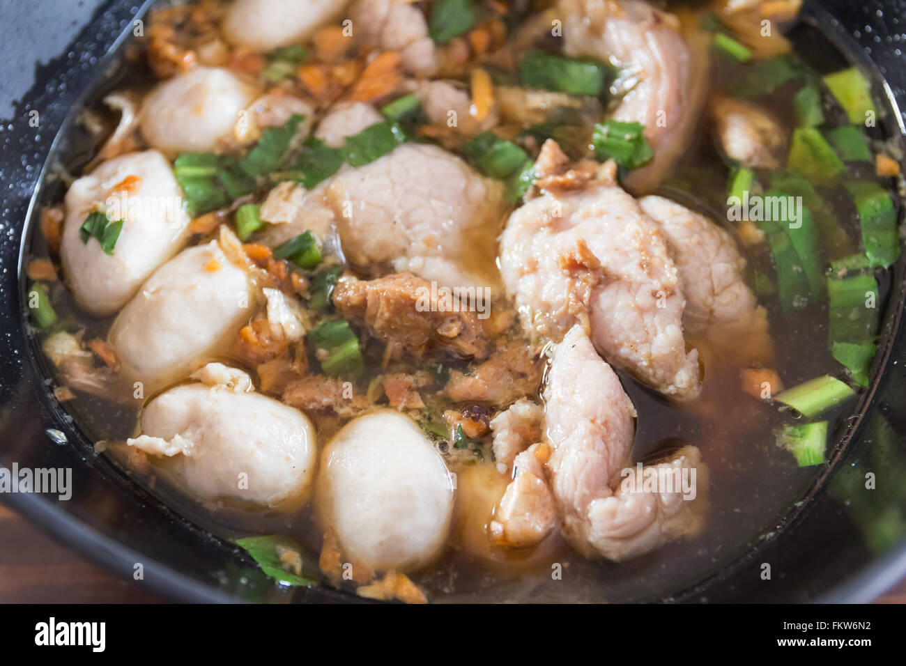 Nahaufnahme einer Schüssel chinesischen Stil Rindfleisch Nudelsuppe. Stockfoto