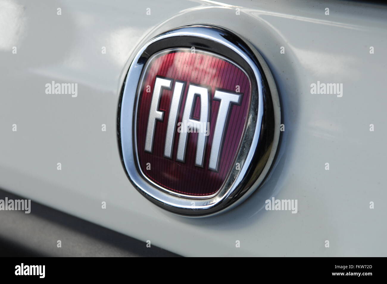 Eine Nahaufnahme der Heckpartie einen FIAT 500, FIAT ist der größte Automobilhersteller in Italien Stockfoto