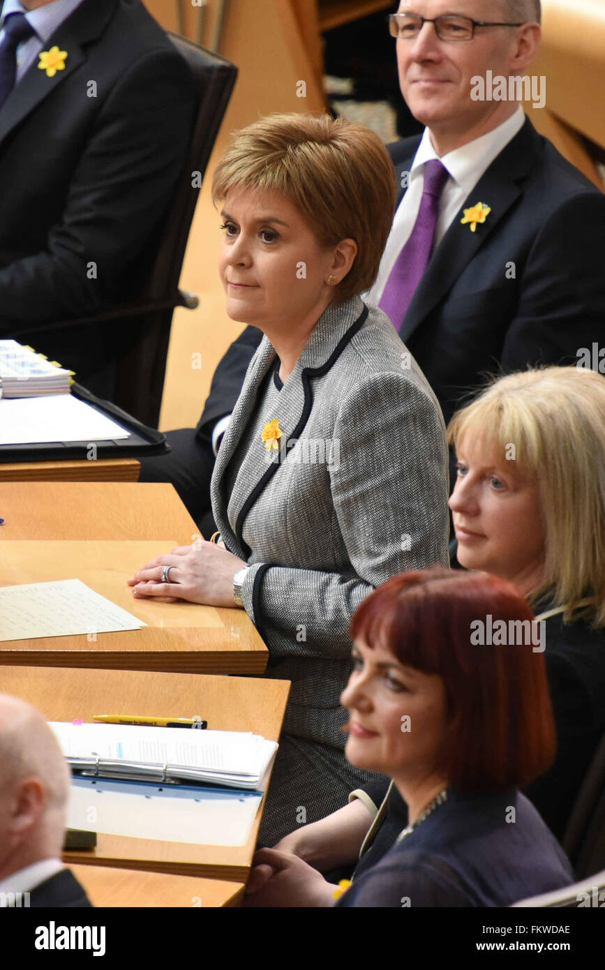 Edinburgh, Schottland, Vereinigtes Königreich, 10, März 2016. Nicola Sturgeon während der wöchentlichen Sitzung der erste Minister Fragen in das schottische Parlament, Credit: Ken Jack / Alamy Live News Stockfoto