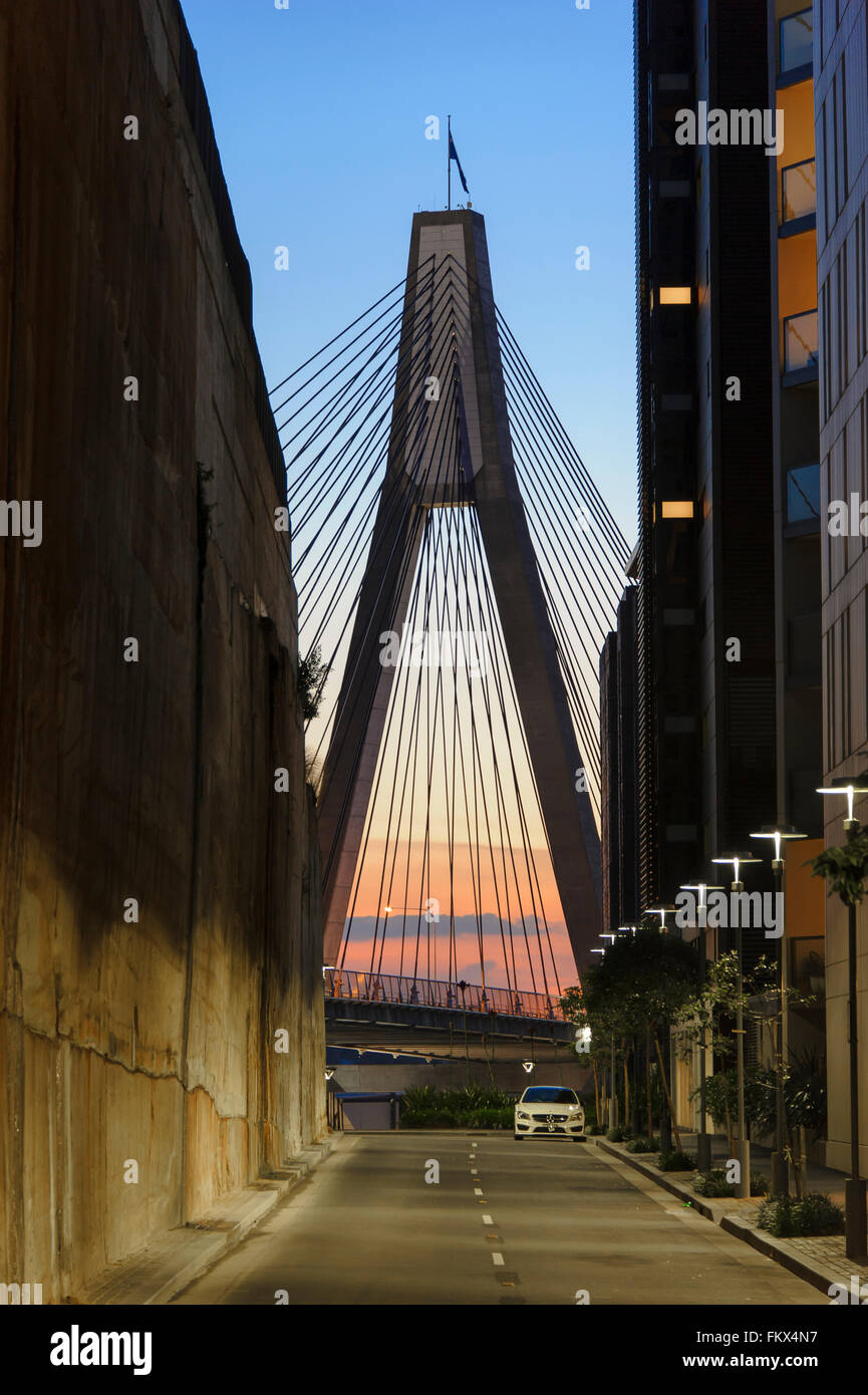 Sonnenuntergang am Anzac Bridge, genommen von John Street, Pyrmont, Sydney, NSW, Australien Stockfoto