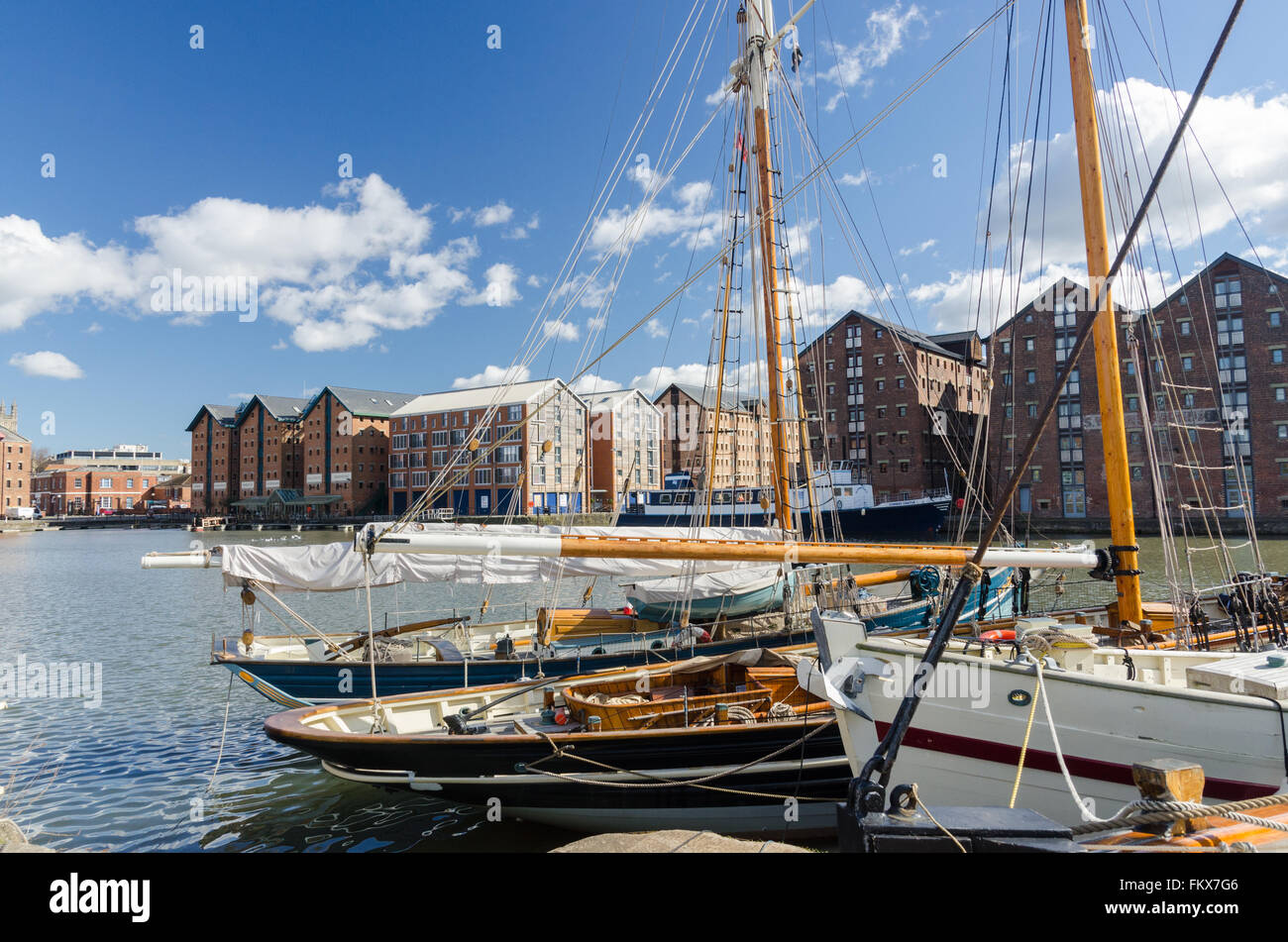 Segeln Boote vertäut am Gloucester Docks Stockfoto