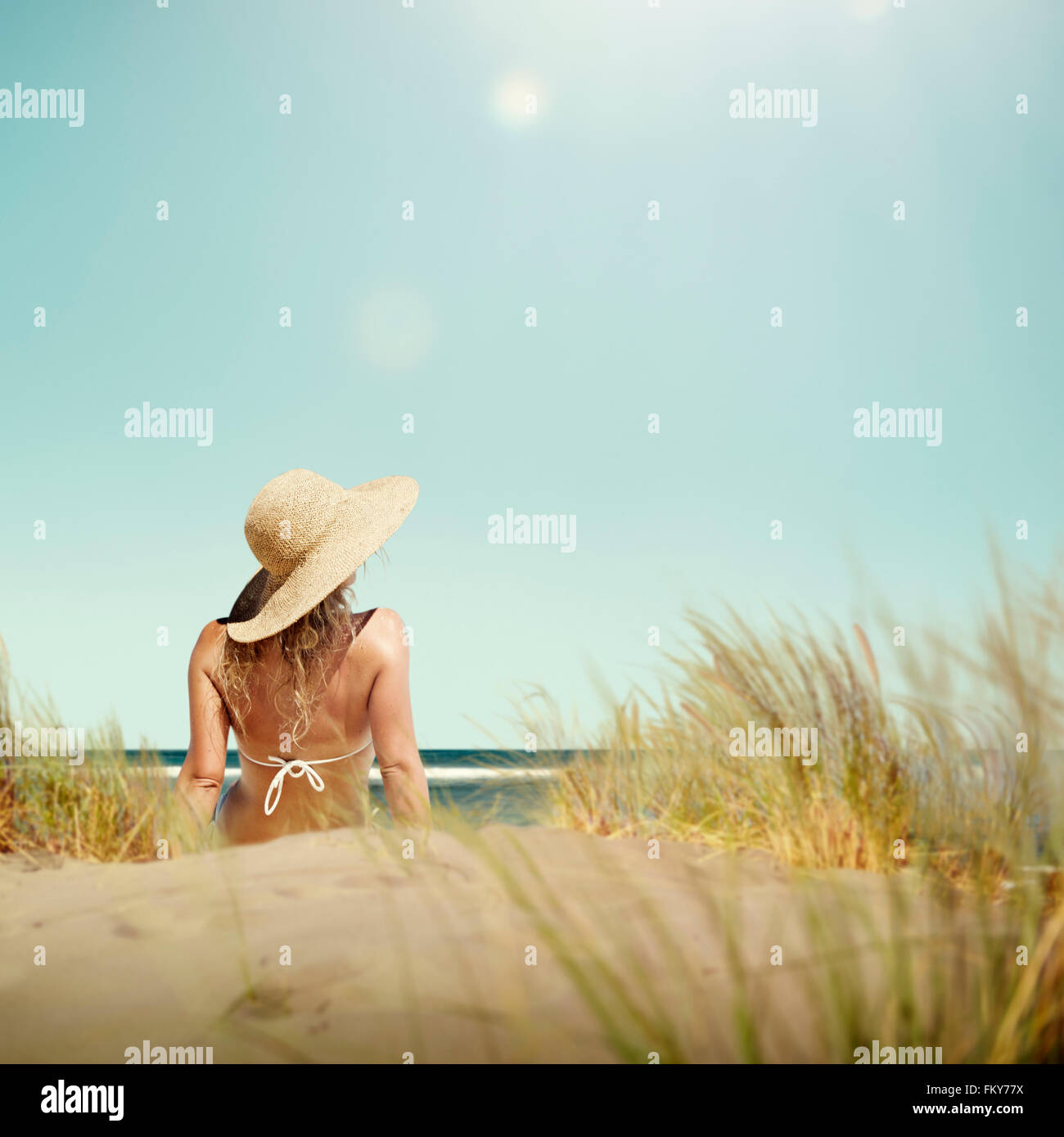 Frau Sonnen sonnigen Sommer Strand entspannen Konzept Stockfoto