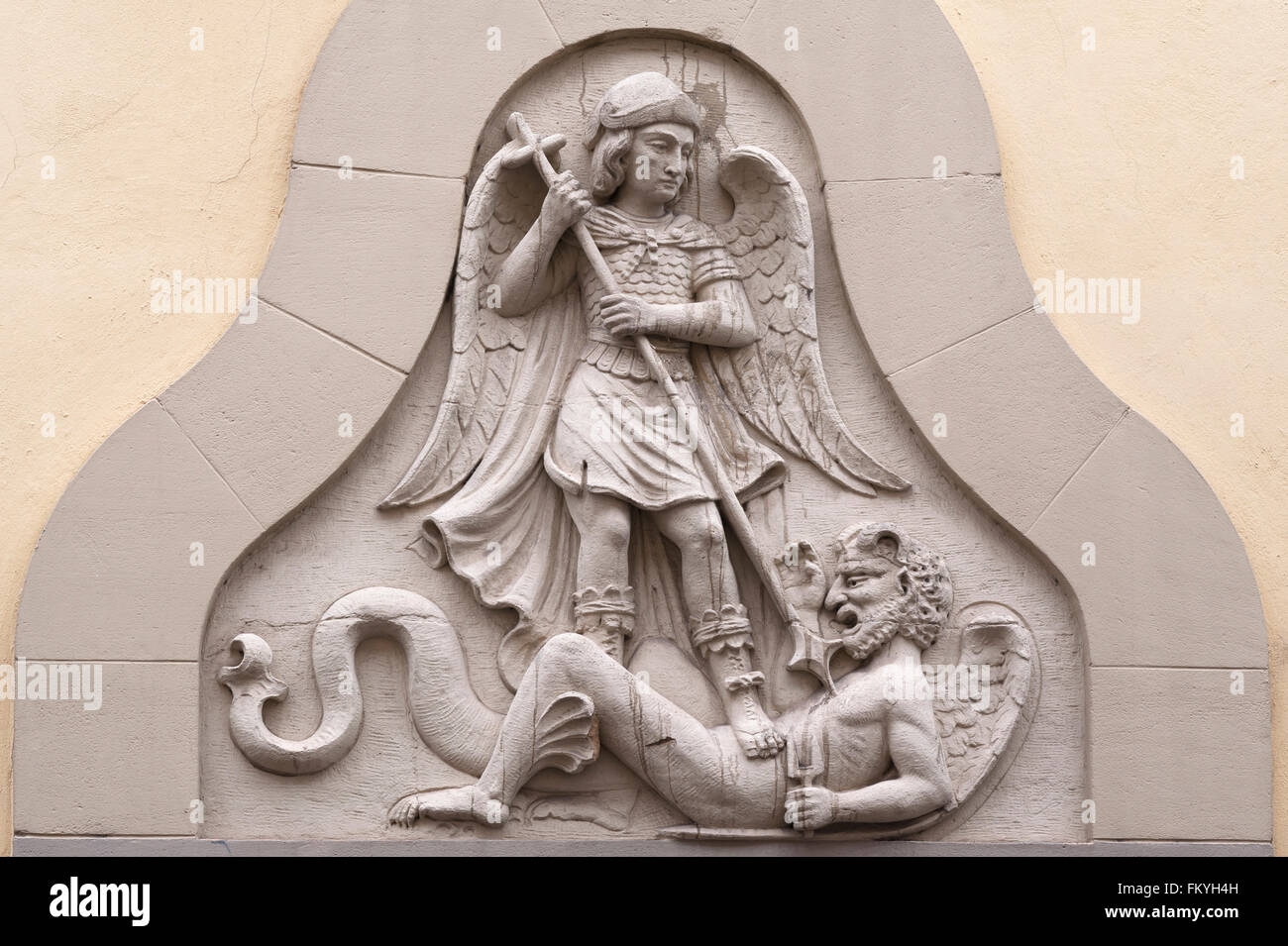 Relief des Heiligen Georg, Kampf gegen den Drachen auf einem Stadthaus, Bamberg, Upper Franconia, Bayern, Deutschland Stockfoto