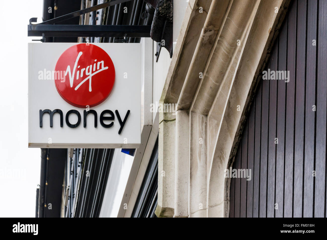 Melden Sie auf einem Zweig der Virgin Money in Bromley, Südlondon. Stockfoto