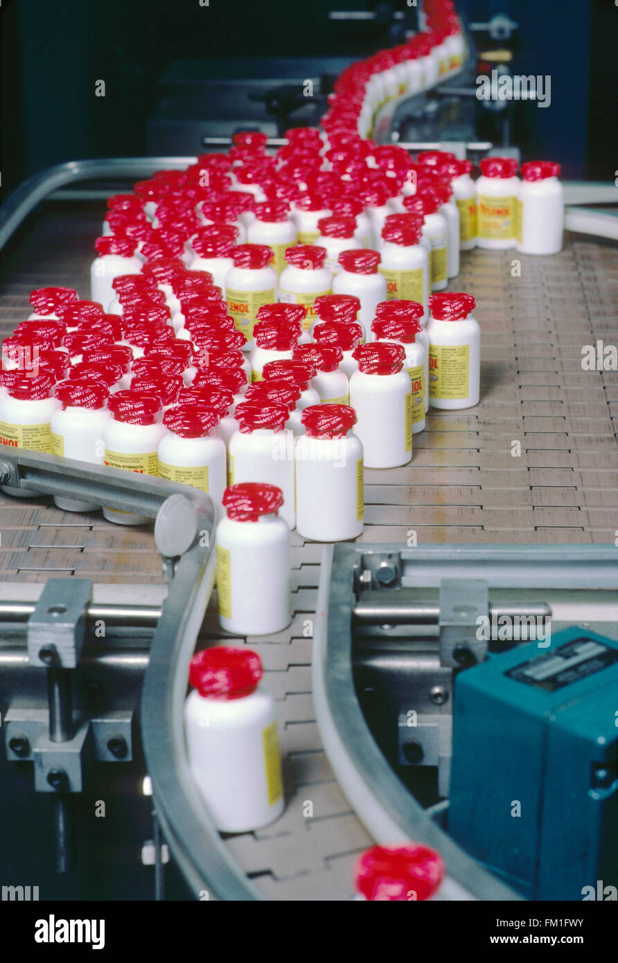 Pharmazeutischen Produktionslinie in Flaschen Tylenol Schmerzmittel Tabletten Stockfoto