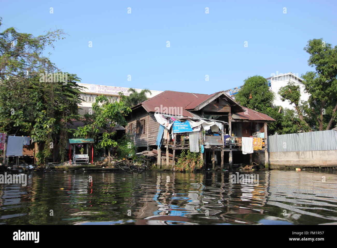 Ein Shanty-Haus am Wat Pho, Bangkok, Thailand Stockfoto