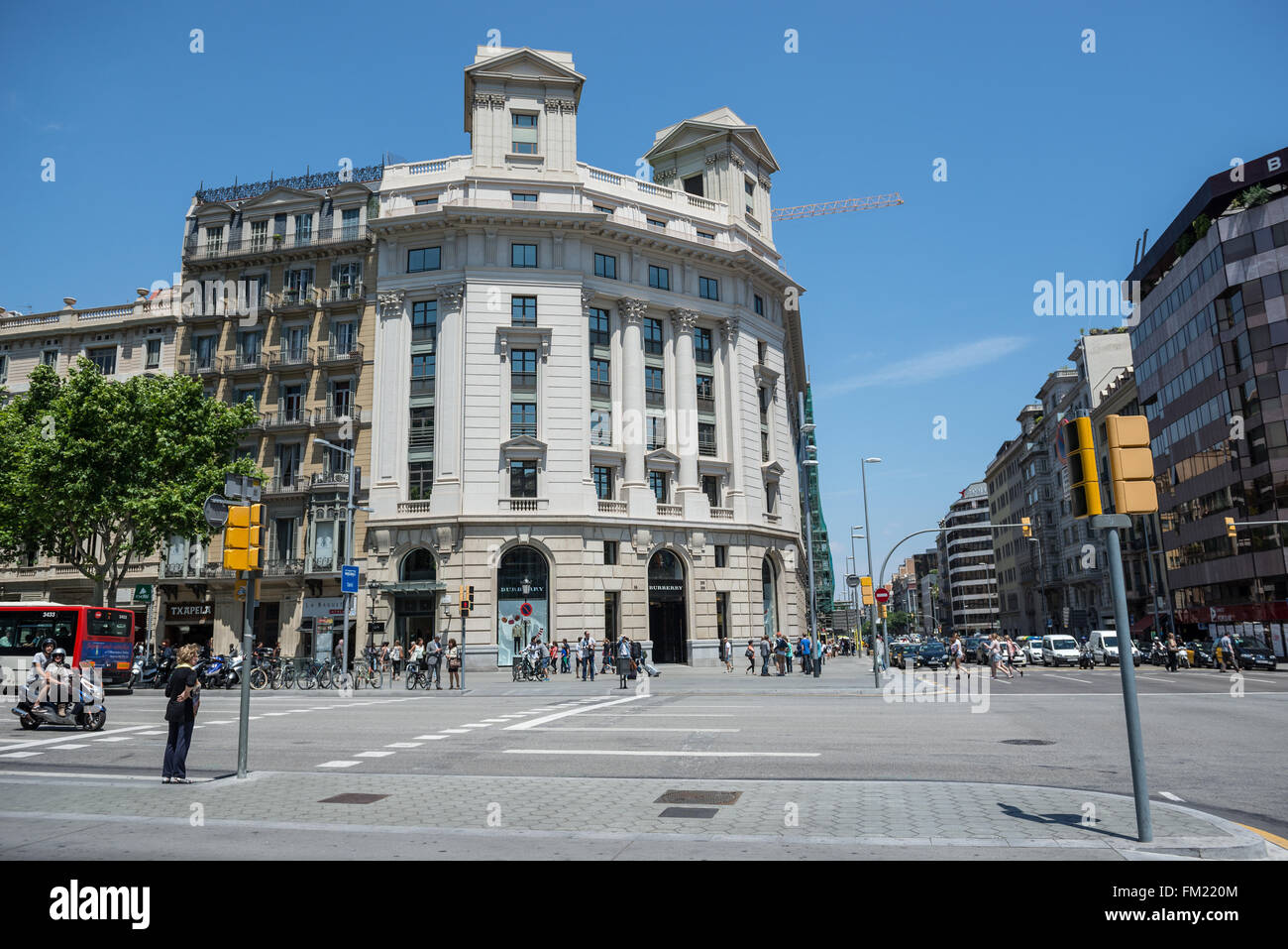 Kreuzung der Passeig de Gracia Avenue und Gran Via de Les Corts Catalanes in Barcelona, Spanien Stockfoto