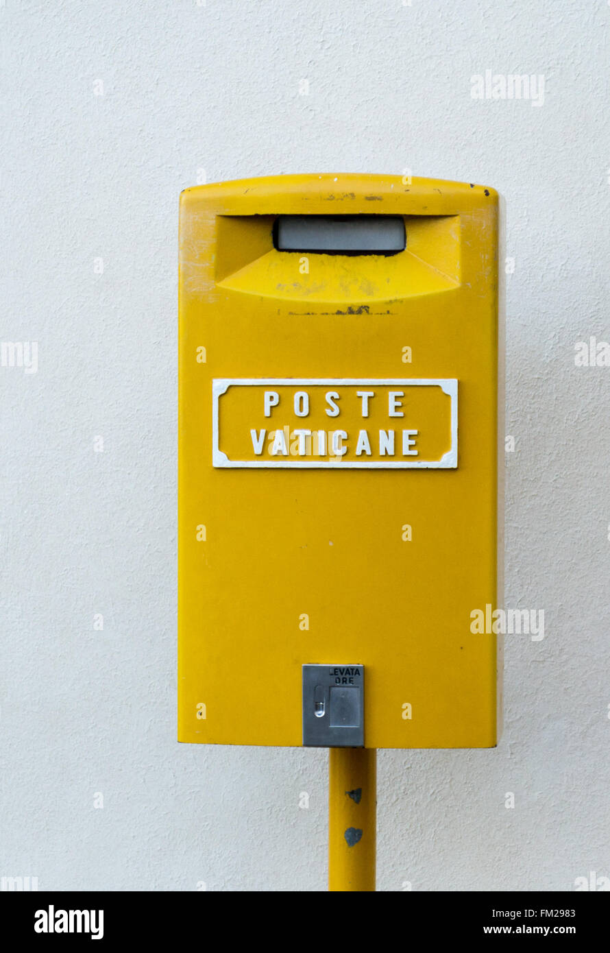 Gelben Briefkasten der Post Servive der Vatikan in der Mitte von Europa, Italien, Rom und Vatikan Stockfoto