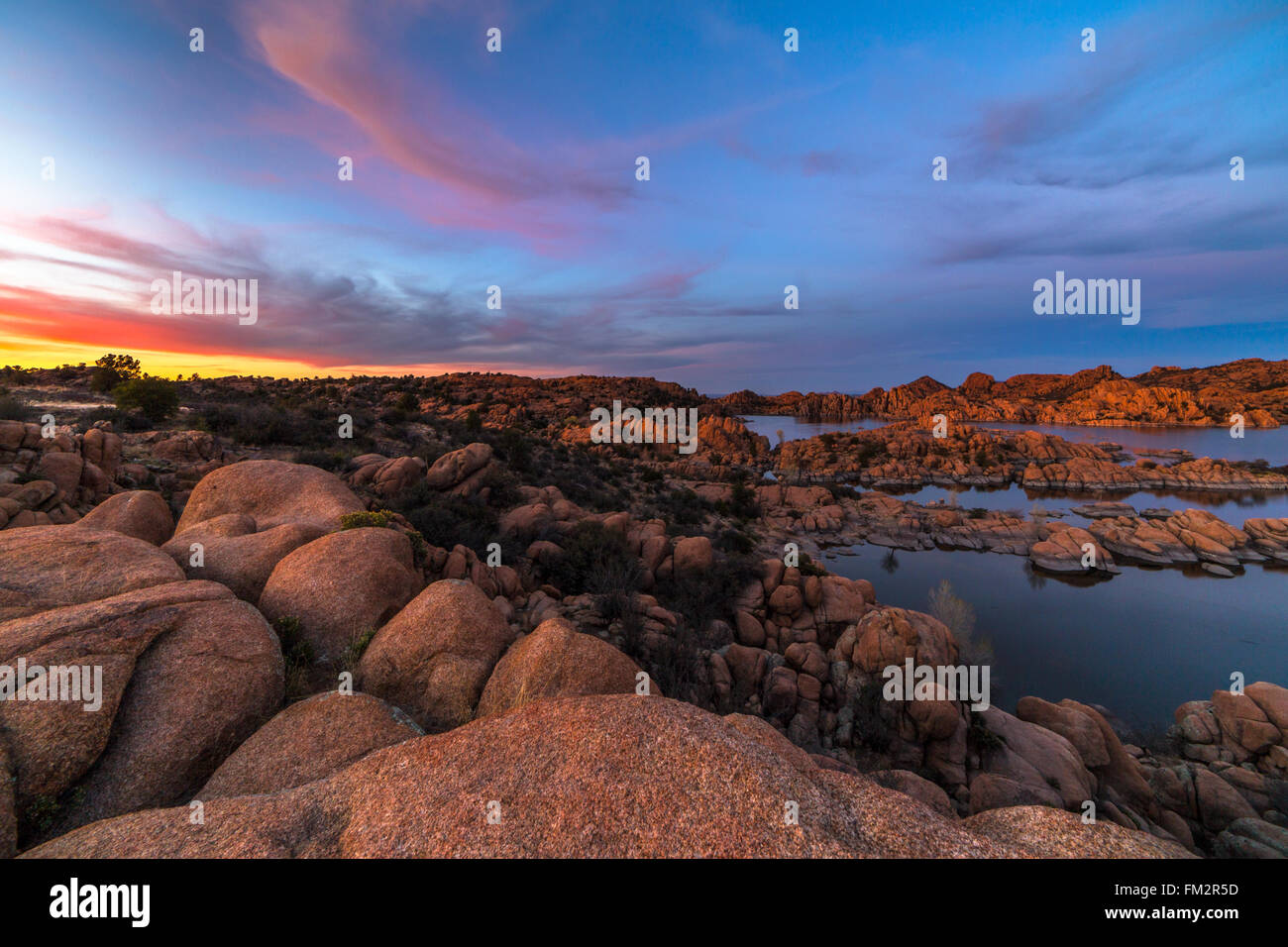 Sonnenuntergang über dem Watson Lake in Prescott, Arizona, USA Stockfoto