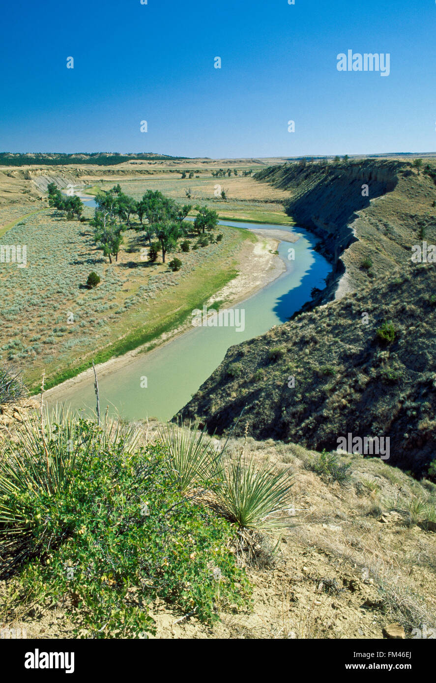 Musselshell River fließt über die Prärie in der Nähe von mosby, montana Stockfoto