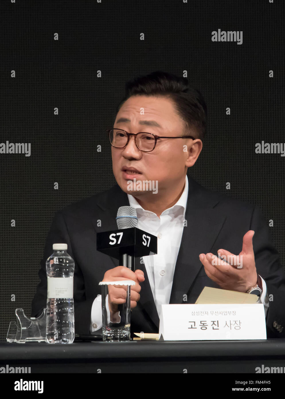 Koh Dong-Jin, 10. März 2016: Koh Dong-Jin, Bereichsleiter Samsung Electronics mobile, spricht, während eine Enthüllung von Samsung Electronics neuesten High-End-Smartphones, die S7 Galaxy und Galaxy S7 Rand in Seoul, Südkorea. Die Galaxy-S7-Serie ging auf Verkauf im lokalen Markt am 11. März 2016. © Lee Jae-Won/AFLO/Alamy Live-Nachrichten Stockfoto
