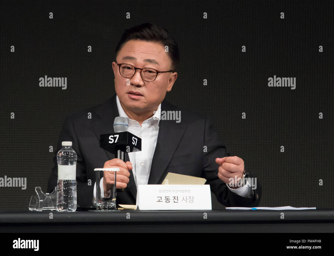 Koh Dong-Jin, 10. März 2016: Koh Dong-Jin, Bereichsleiter Samsung Electronics mobile, spricht, während eine Enthüllung von Samsung Electronics neuesten High-End-Smartphones, die S7 Galaxy und Galaxy S7 Rand in Seoul, Südkorea. Die Galaxy-S7-Serie ging auf Verkauf im lokalen Markt am 11. März 2016. © Lee Jae-Won/AFLO/Alamy Live-Nachrichten Stockfoto
