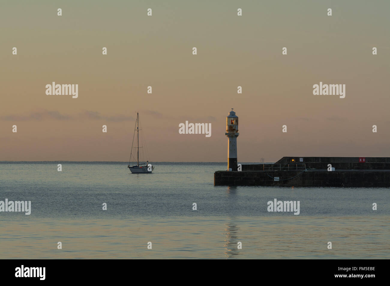 Penzance, Cornwall, UK. 11. März 2016. Großbritannien Wetter. Sonnenaufgang in Penzance. Bildnachweis: Simon Maycock/Alamy Live-Nachrichten Stockfoto