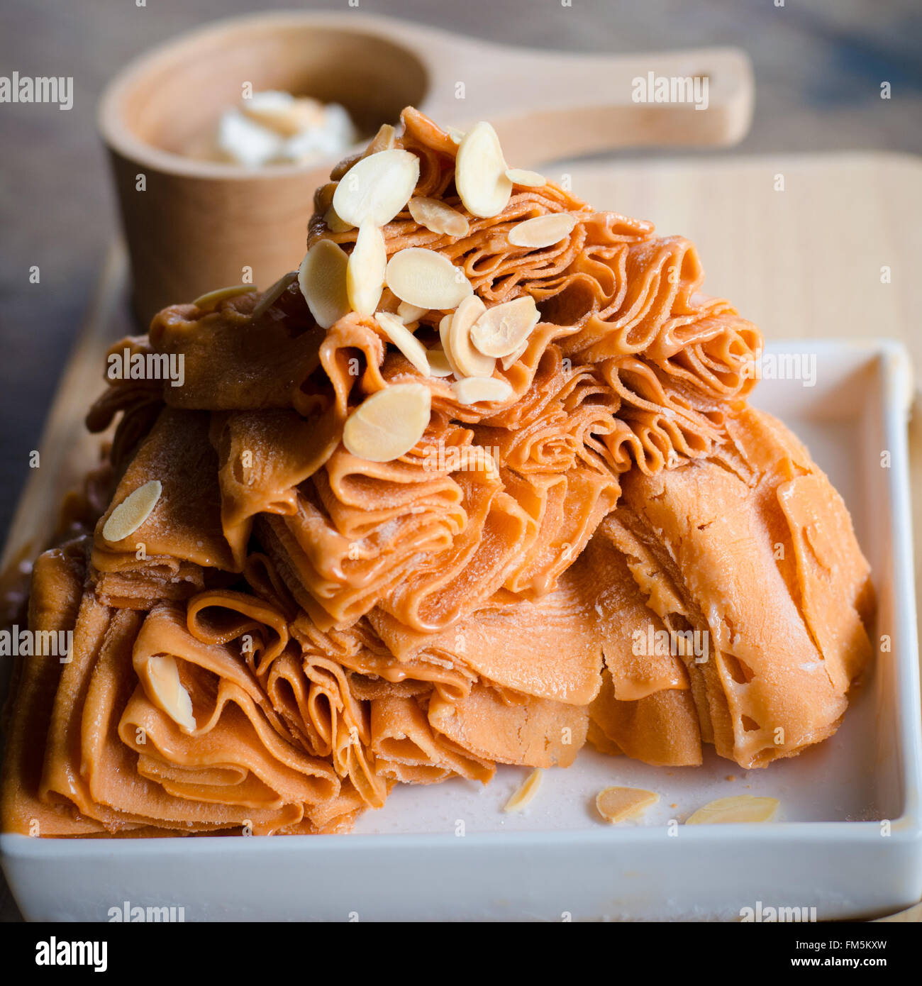 Eis-Frappe mit roter Tee aromatisiert und Mandel (Chui Hoah-Bing) Stockfoto
