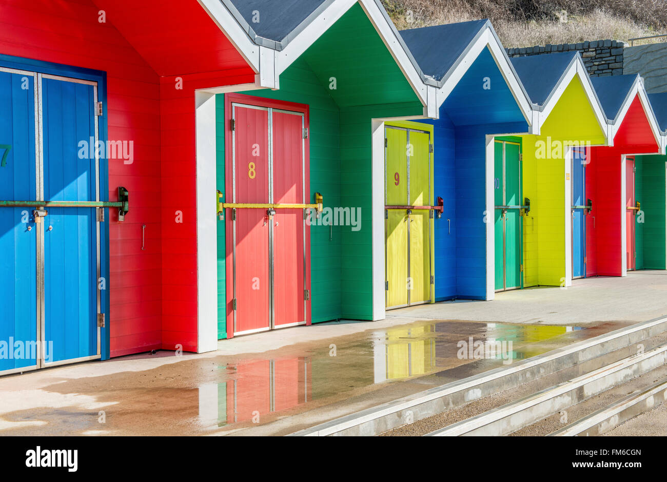 Farbenfrohe Strandhütten in Whitmore Bay auf Barry Island South Wales, Australia Stockfoto