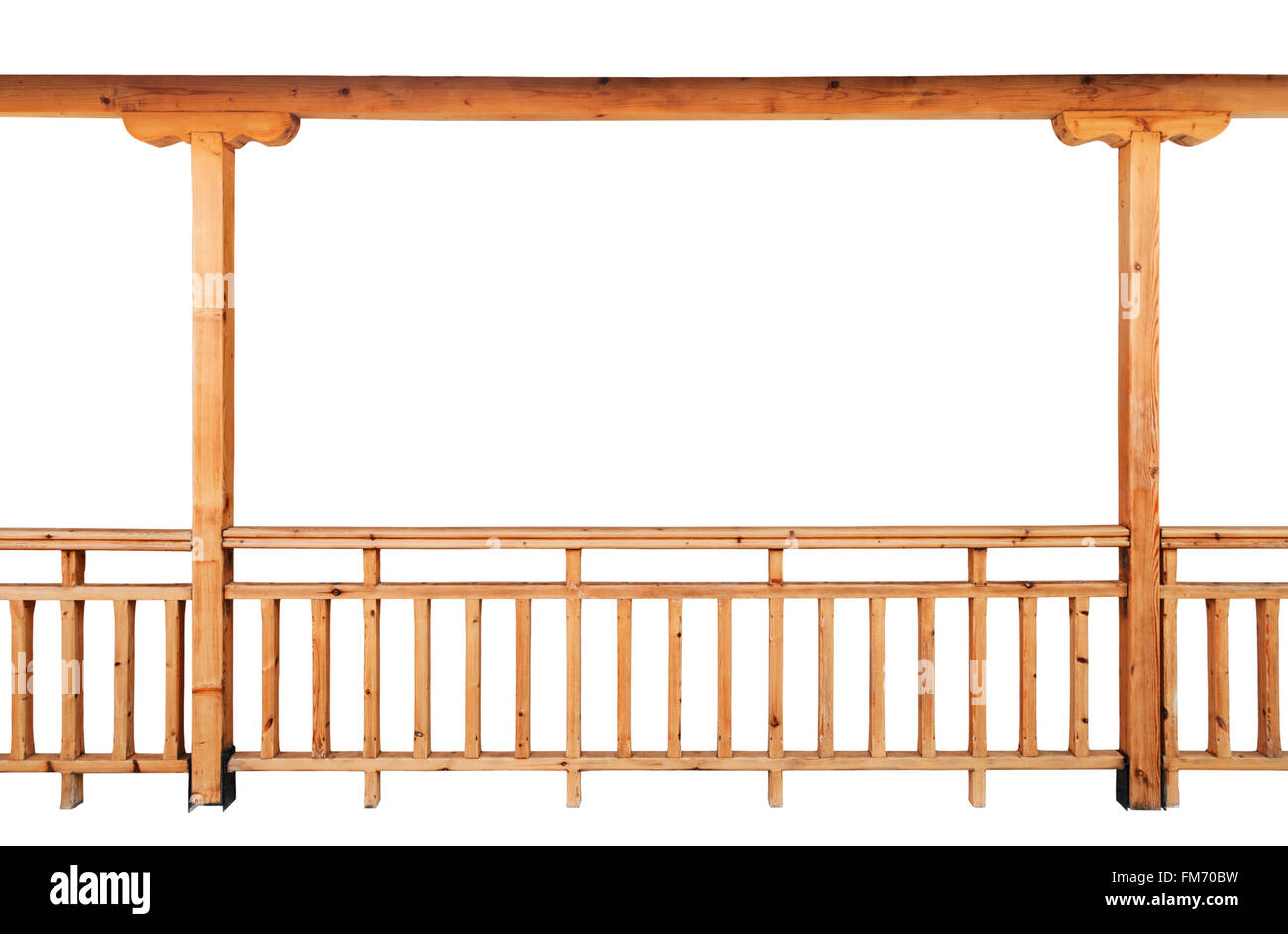 Holzsäulen und Geländer isoliert auf weißem Hintergrund Stockfoto