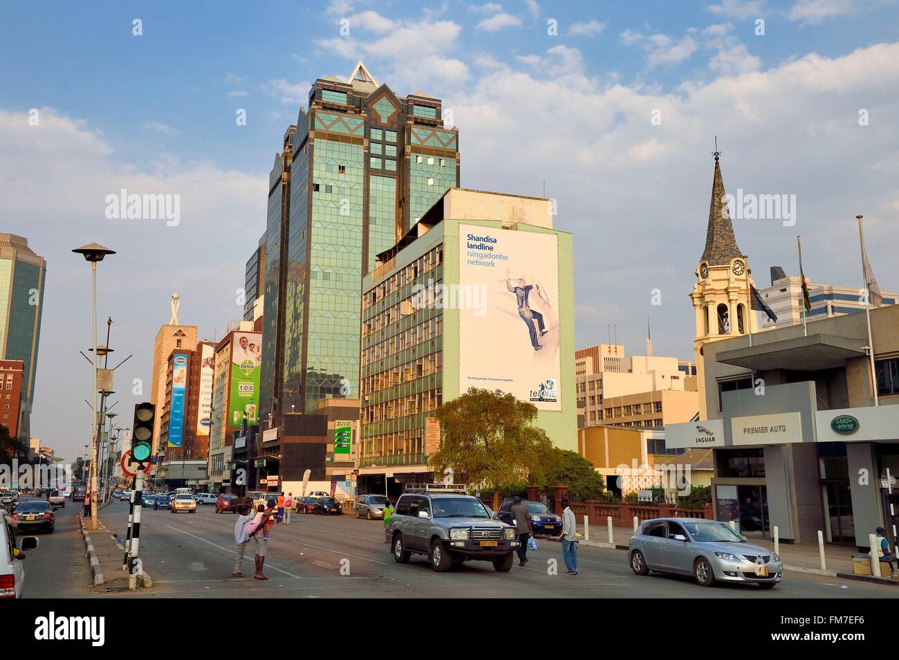 Harare, Simbabwe Samora Machel Avenue in der Innenstadt von Stockfoto