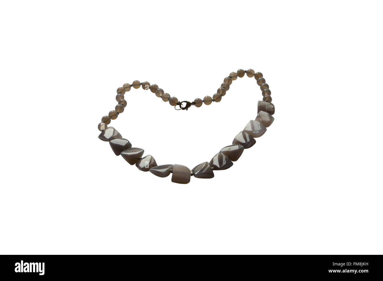 Perlen aus natürlichen brasilianischen Achat auf weißem Hintergrund Stockfoto