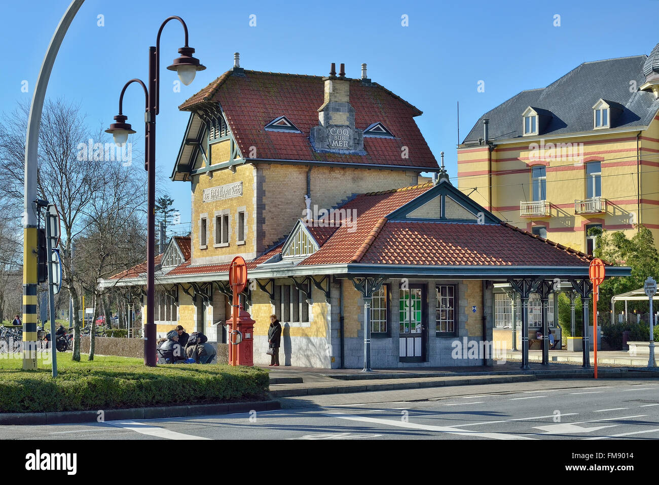 Gebäude an einem alten Bahnhof in Le Coq am 4. März 2016 in Belgien Stockfoto