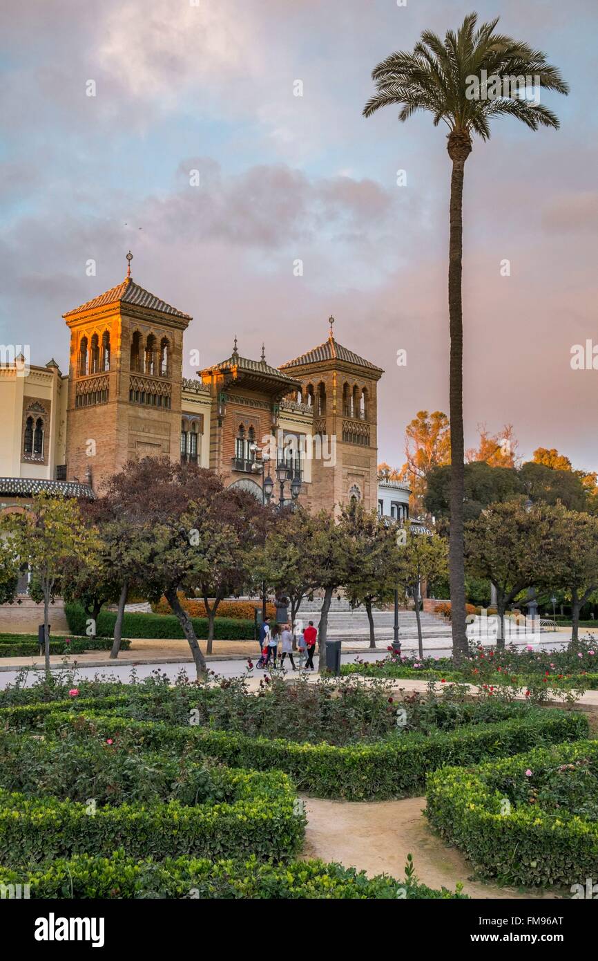 Spanien, Andalusien, Sevilla, Parque Maria Luisa, Museum für Volkskunst und Traditionen in der Mudejar Pavillon für die Weltausstellung 1929 gebaut Stockfoto