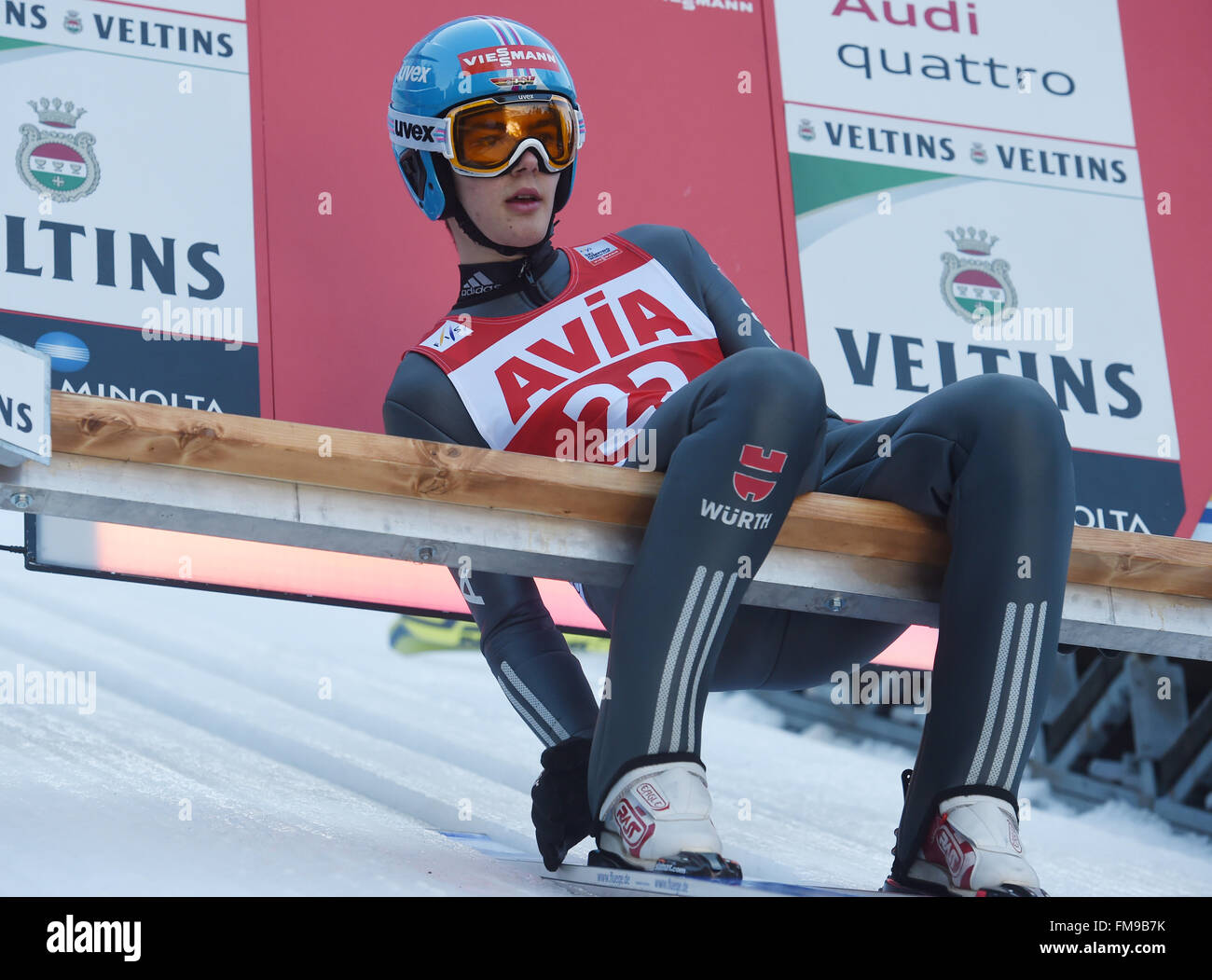 Titisee-Neustadt, Deutschland. 11. März 2016. David Siegel aus Deutschland bereitet sich auf seinen Sprung während des Trainings für große Hill-Einzel bei den Skisprung-Weltcup in Titisee-Neustadt, Deutschland, 11. März 2016. Foto: PATRICK SEEGER/Dpa/Alamy Live News Stockfoto