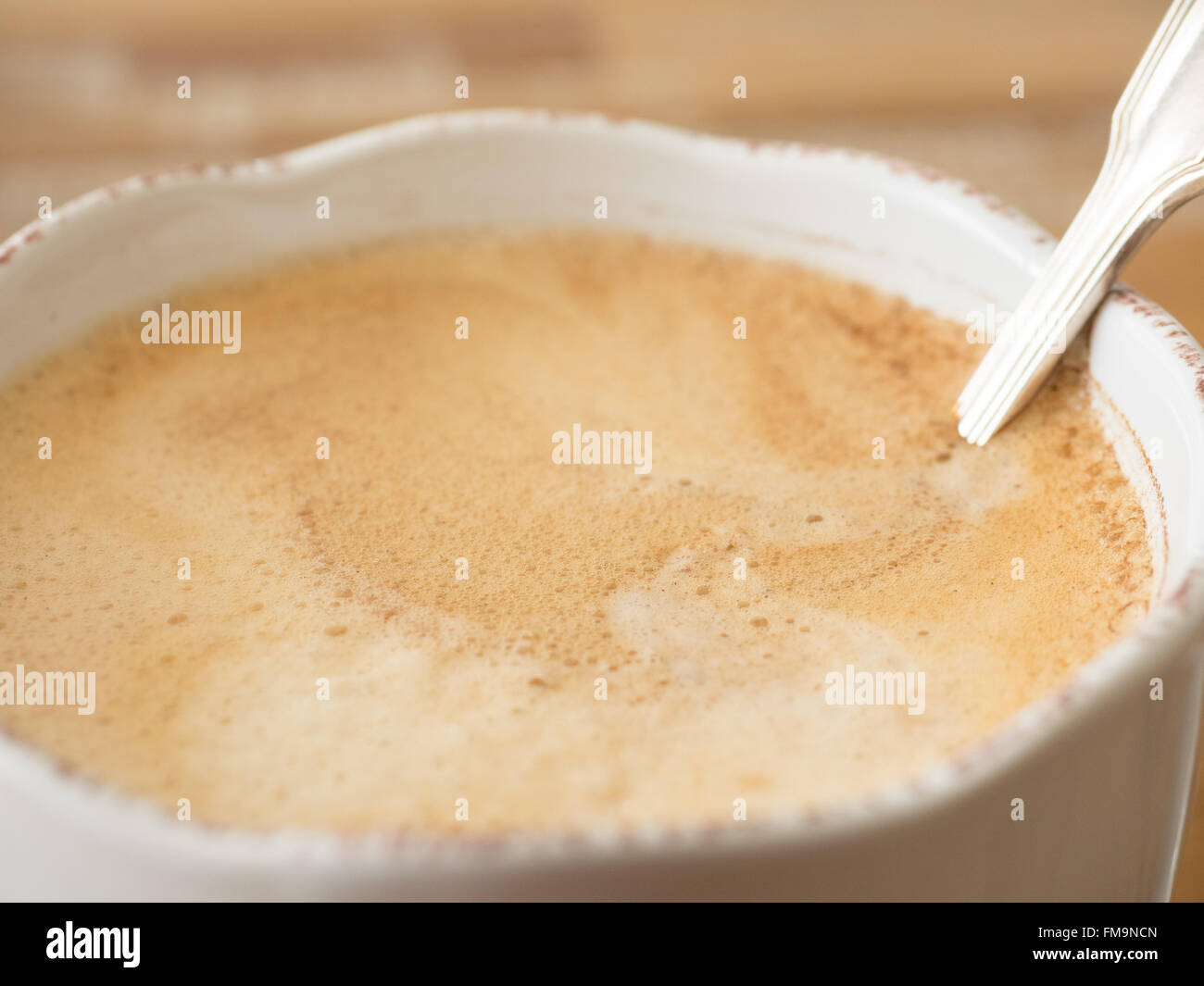 Kaffee mit Milchschaum Stockfoto