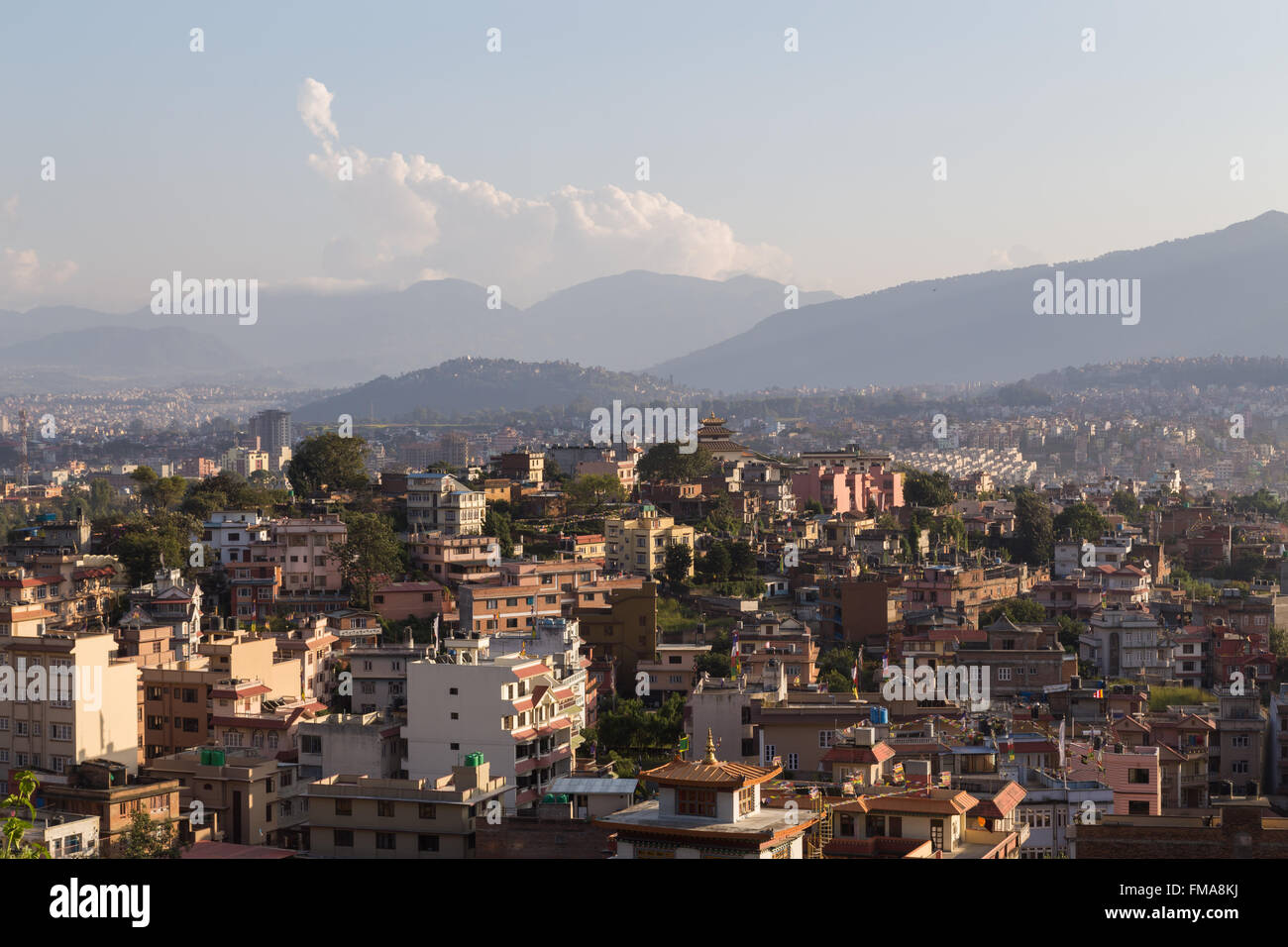 Blick über der nepalesischen Hauptstadt Kathmandu von Swayambhunath Tempel. Stockfoto