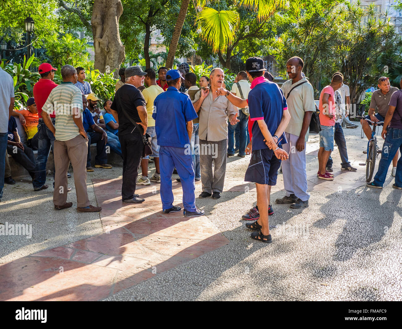 "La Esquina Caliente" heiße Ecke im Parque Central Region von Havanna Baseball-Fans versammeln, um Baseball zu sprechen. Stockfoto