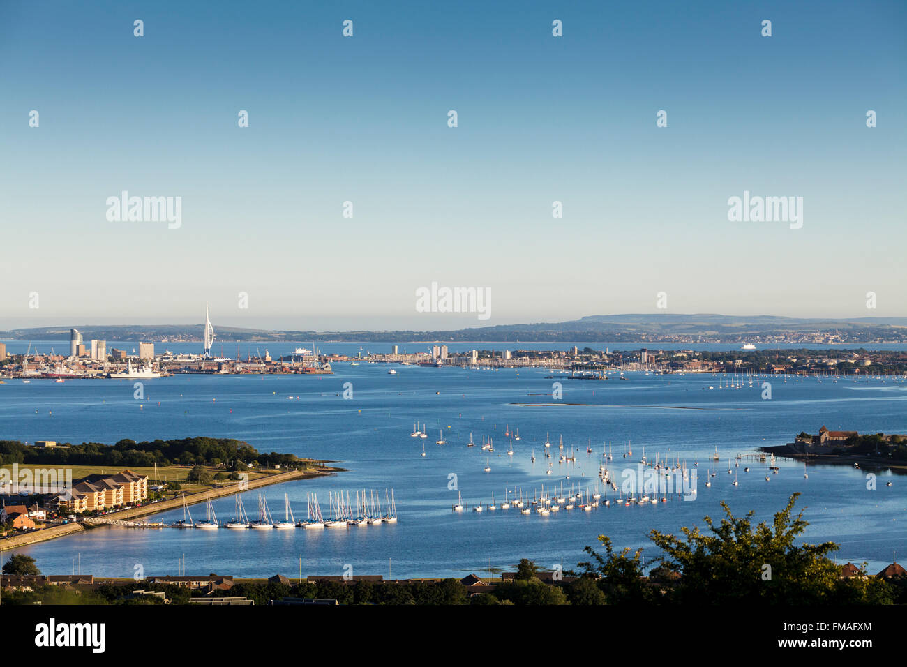 Blick auf Portsmouth Harbour von Portsdown Hügel. Stockfoto