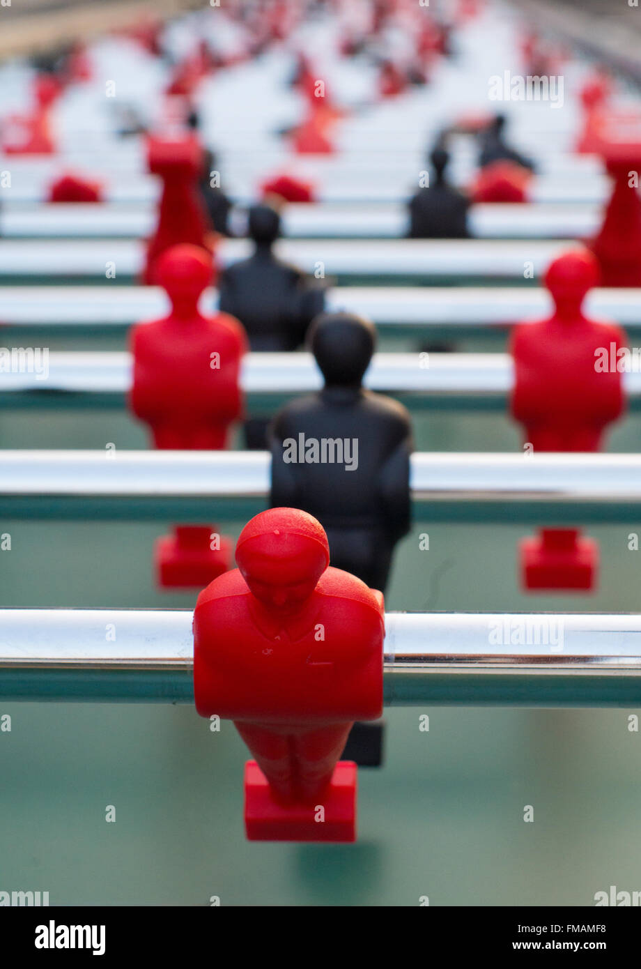 Spielzeug Spieler Fußball Match rot Vs schwarz Stockfoto