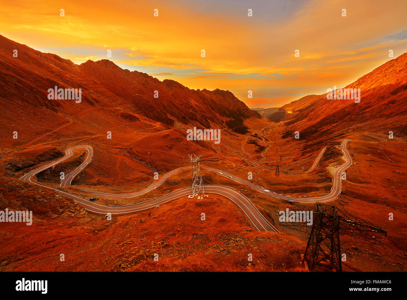 Herbst-Sonnenuntergang an der Transfagarasan Mountain High Road Stockfoto