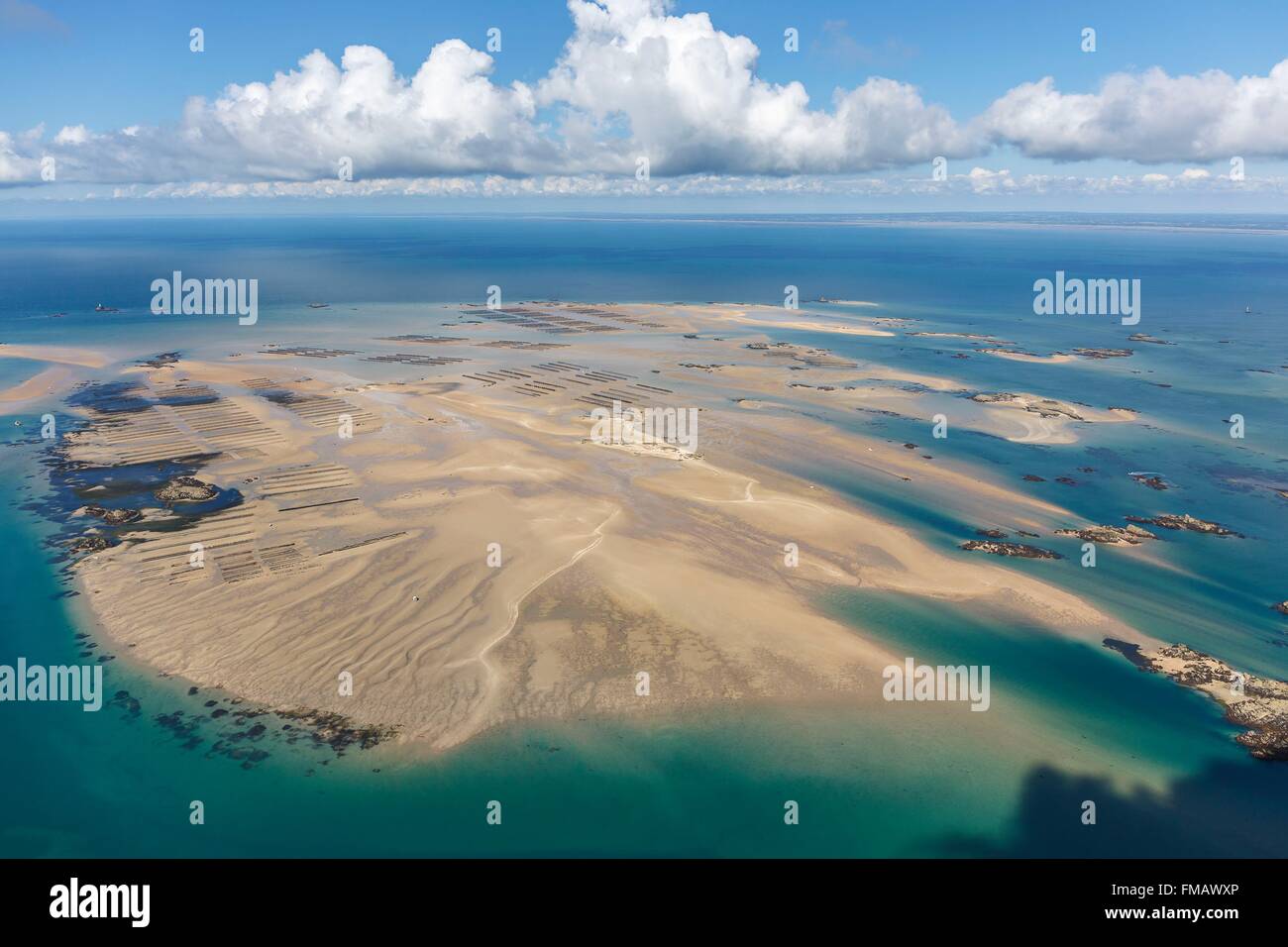 Frankreich, Manche, Chausey Inseln, Muschel-Farmen und Sandbank (Luftbild) Stockfoto