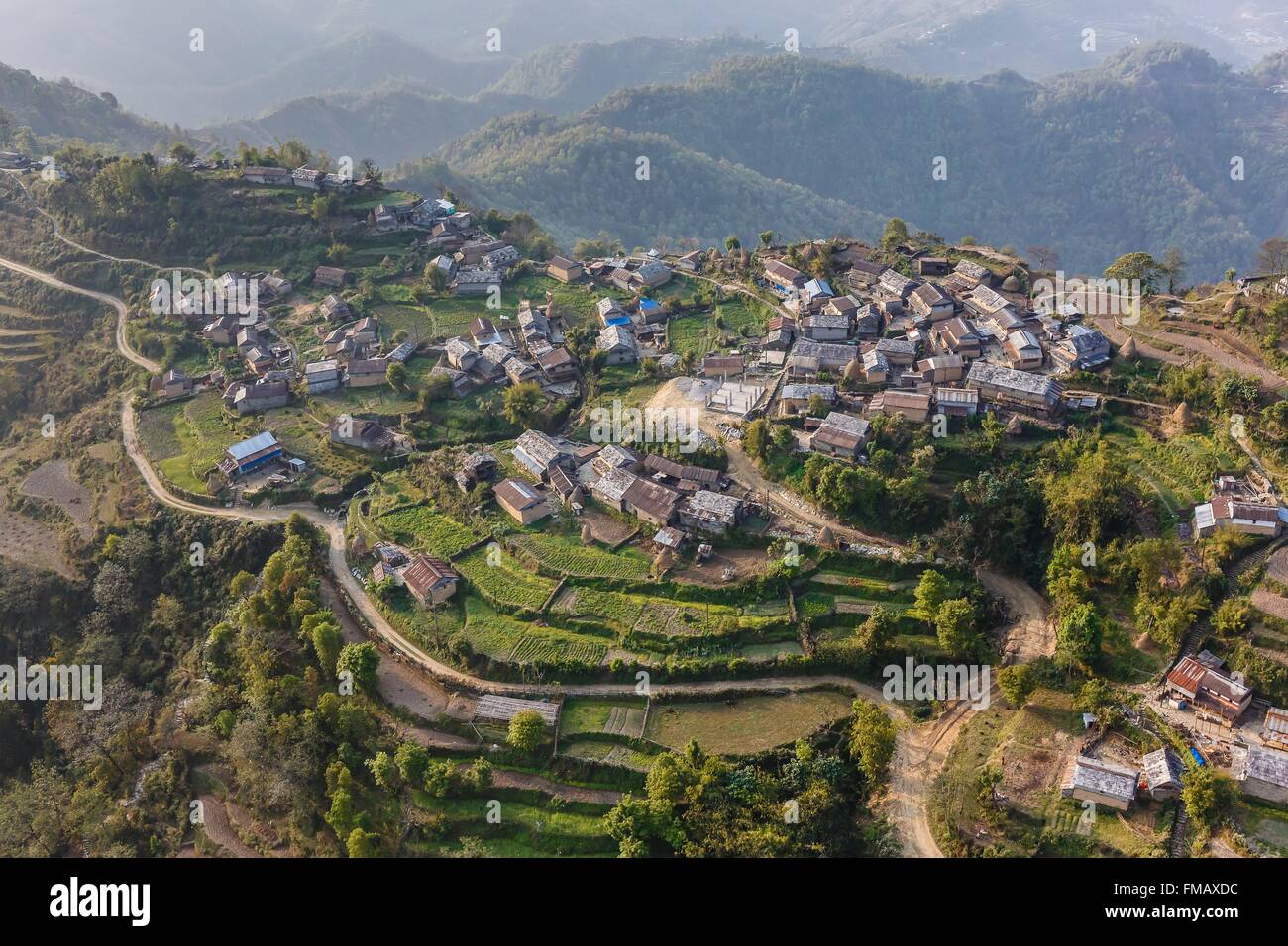 Nepal, Gandaki Zone, Pokhara, Armala Dorf liegt auf der Südseite des Gebirges Annapurnas (Luftbild) Stockfoto