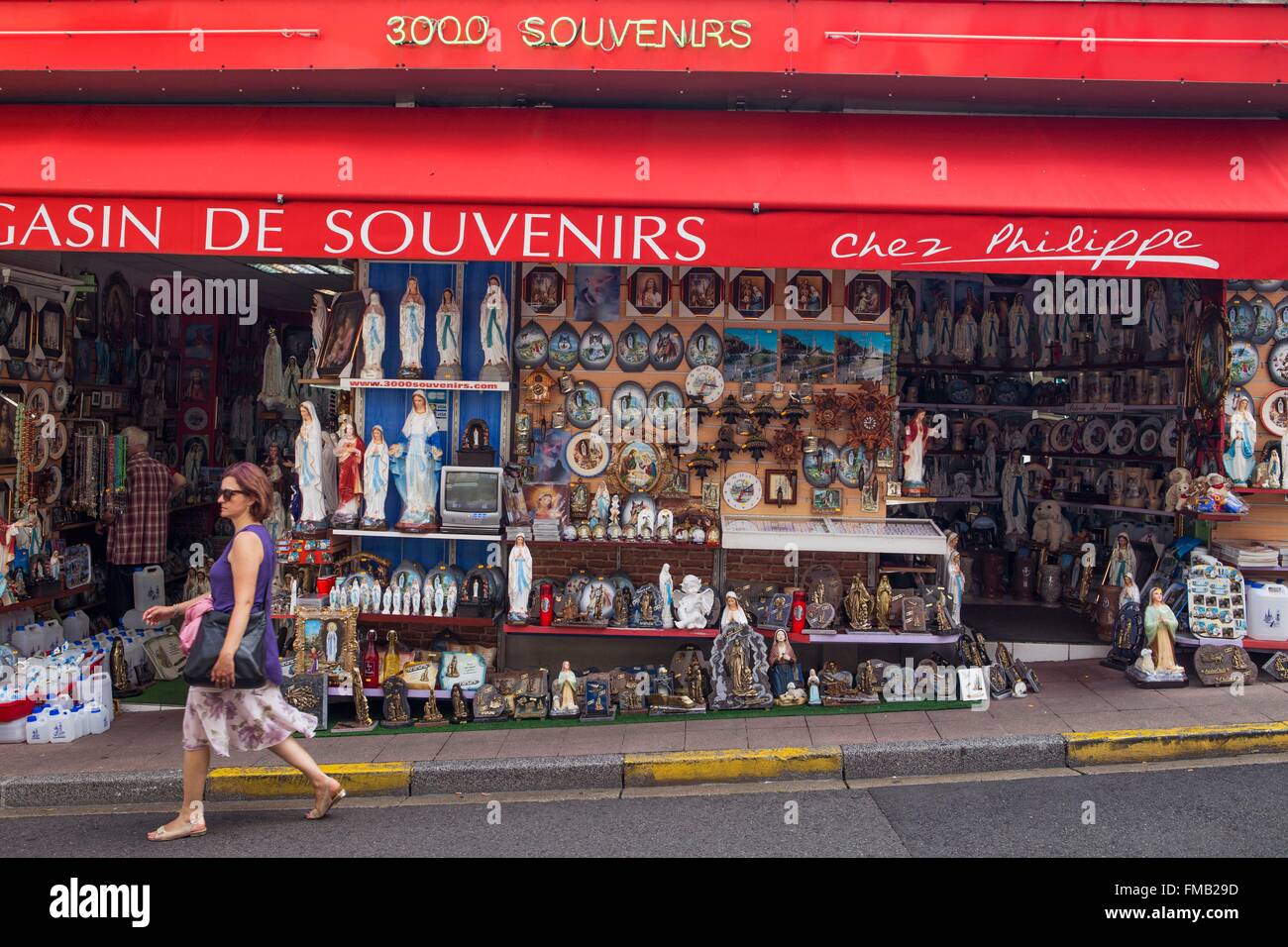 Frankreich, Hautes-Pyrenäen, Lourdes, Bezirk des Heiligtums, shop Stockfoto