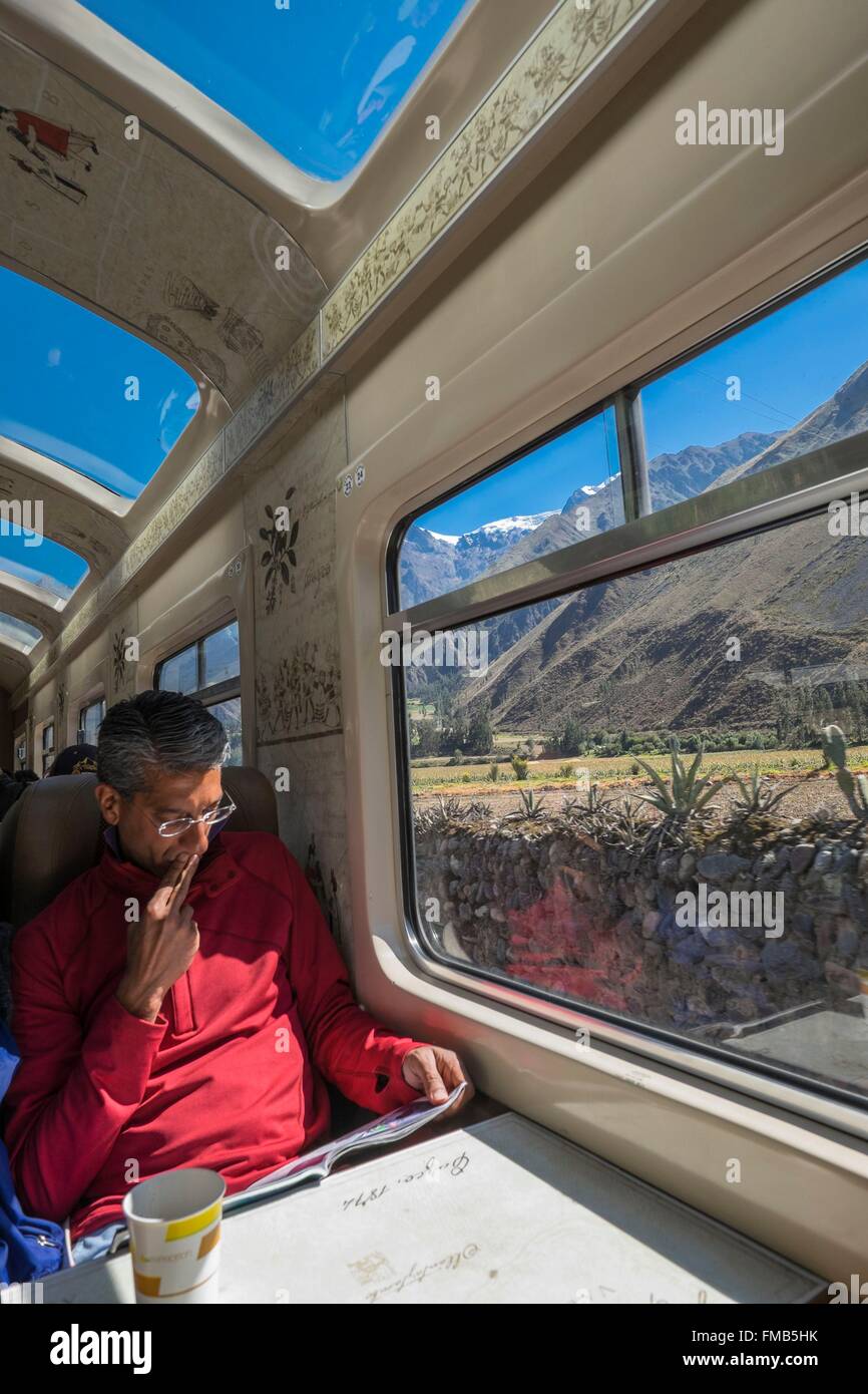 Peru, Cusco Provinz, Inkas Sacred Valley, den Zug nach Aguas Calientes am Fuße des die Inka archäologische Stätte von führenden Stockfoto