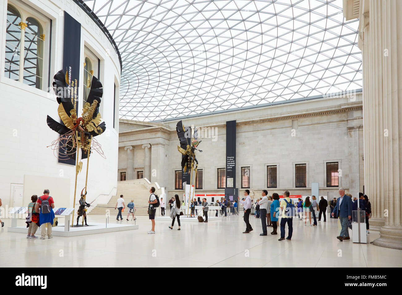 British Museum große innere, Menschen und Besucher in London Stockfoto