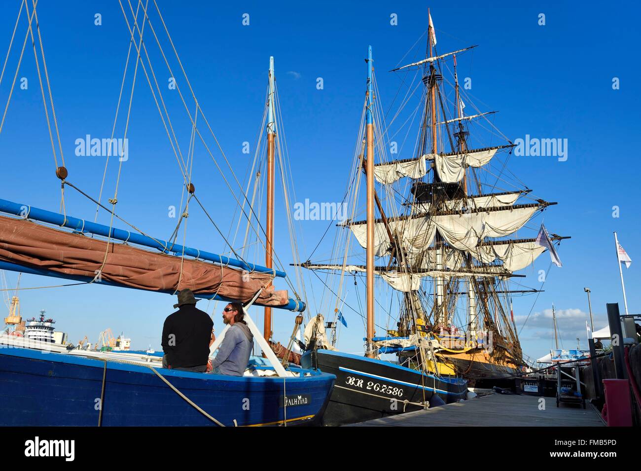 Frankreich, Finistere, Brest Port, L'Hermione Fregatte, Replik von den drei Masten, die dem Marquis de Lafayette nach Amerika gebracht Stockfoto
