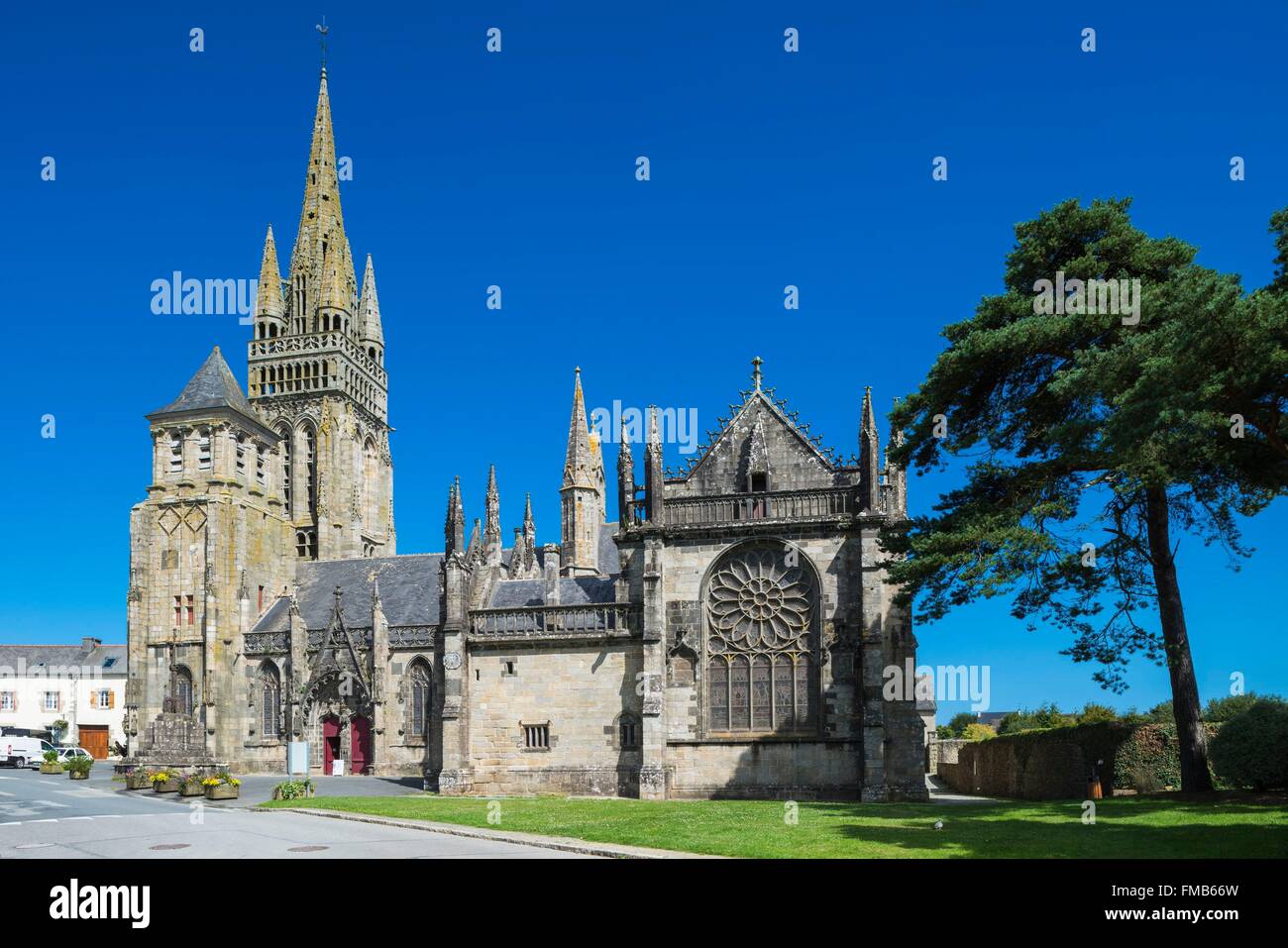 Frankreich, Finistere, Le Folgoet, Basilika Notre-Dame du Folgoet (14. und 15. Jahrhundert) Stockfoto