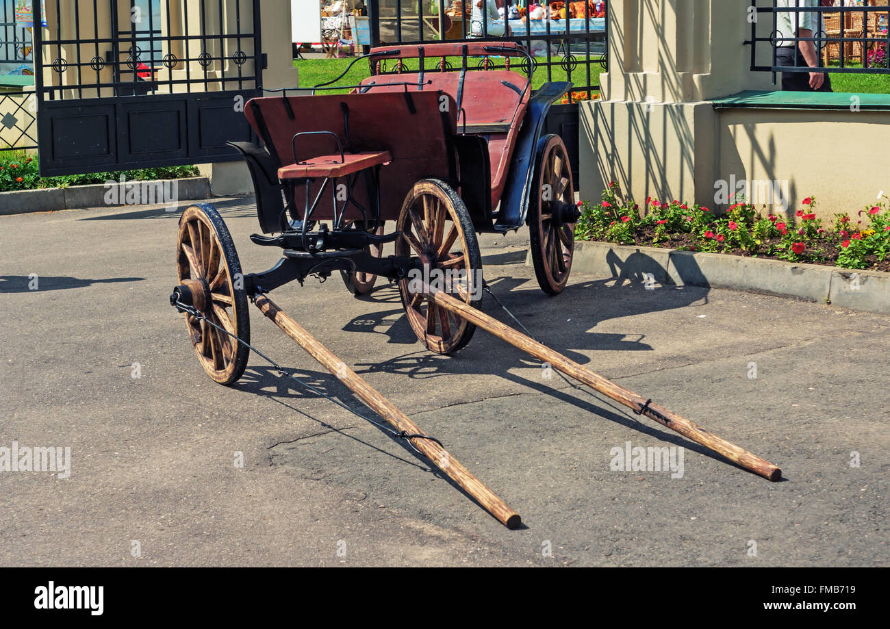 Retro-Holzpferd Wagen. Internationales Festival der Künste "Slavianski Basar in Witebsk - 2009. Historischen Bezirk von Zadviniye. Stockfoto