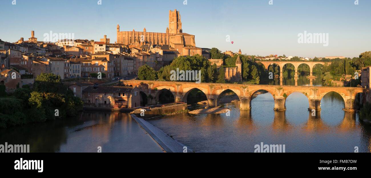 Frankreich, Tarn, Albi, der Bischofsstadt, aufgeführt als Weltkulturerbe von der UNESCO bis Sainte Cecile Kathedrale, die alte Brücke und Stockfoto