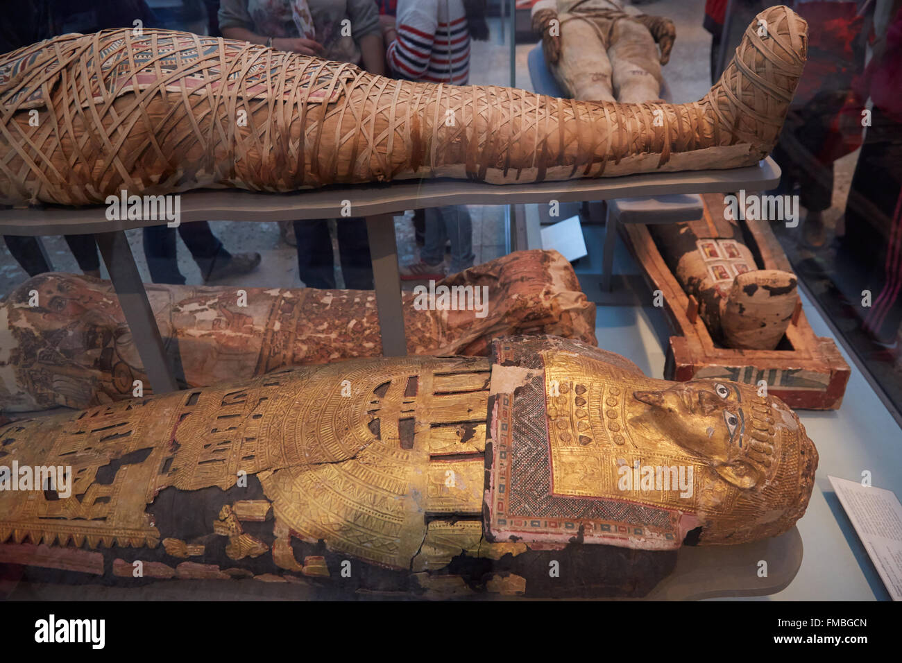 Mumien und Sarkophag im britischen Museum in London Stockfoto